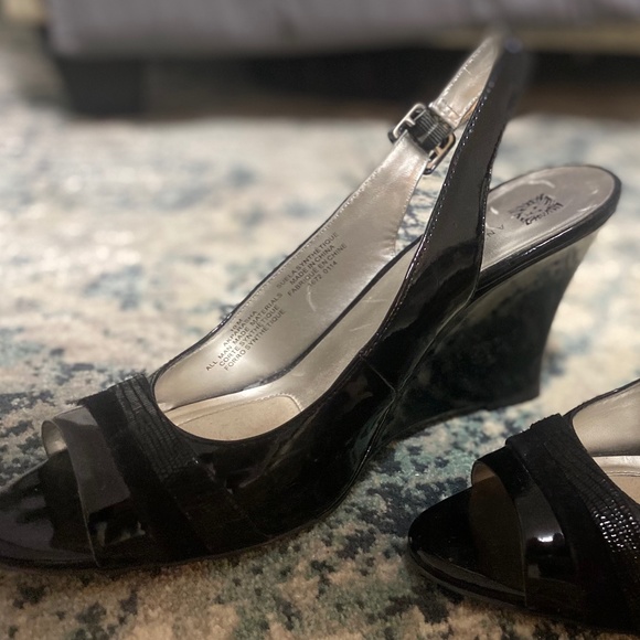 Black Heels - Picture 3 of 4